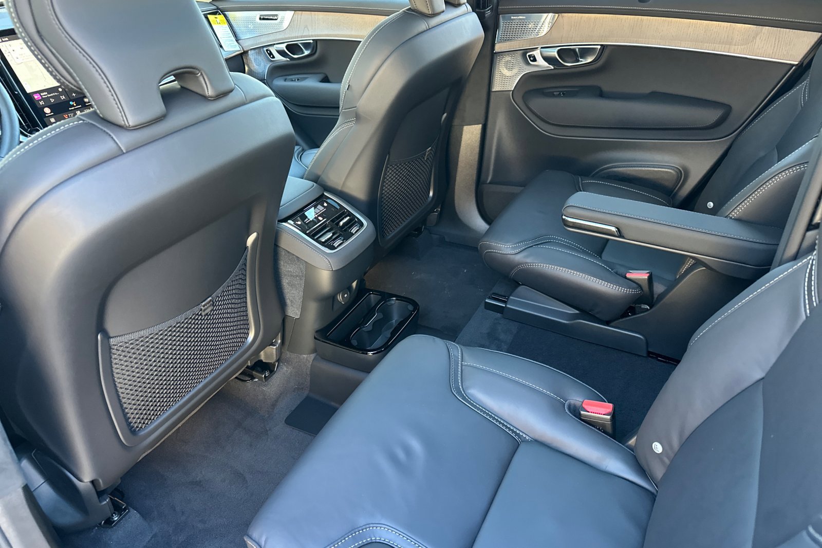 New 2026 Volvo XC90 B6 Ultra w/ Lounge Package AWD/4WD image 10