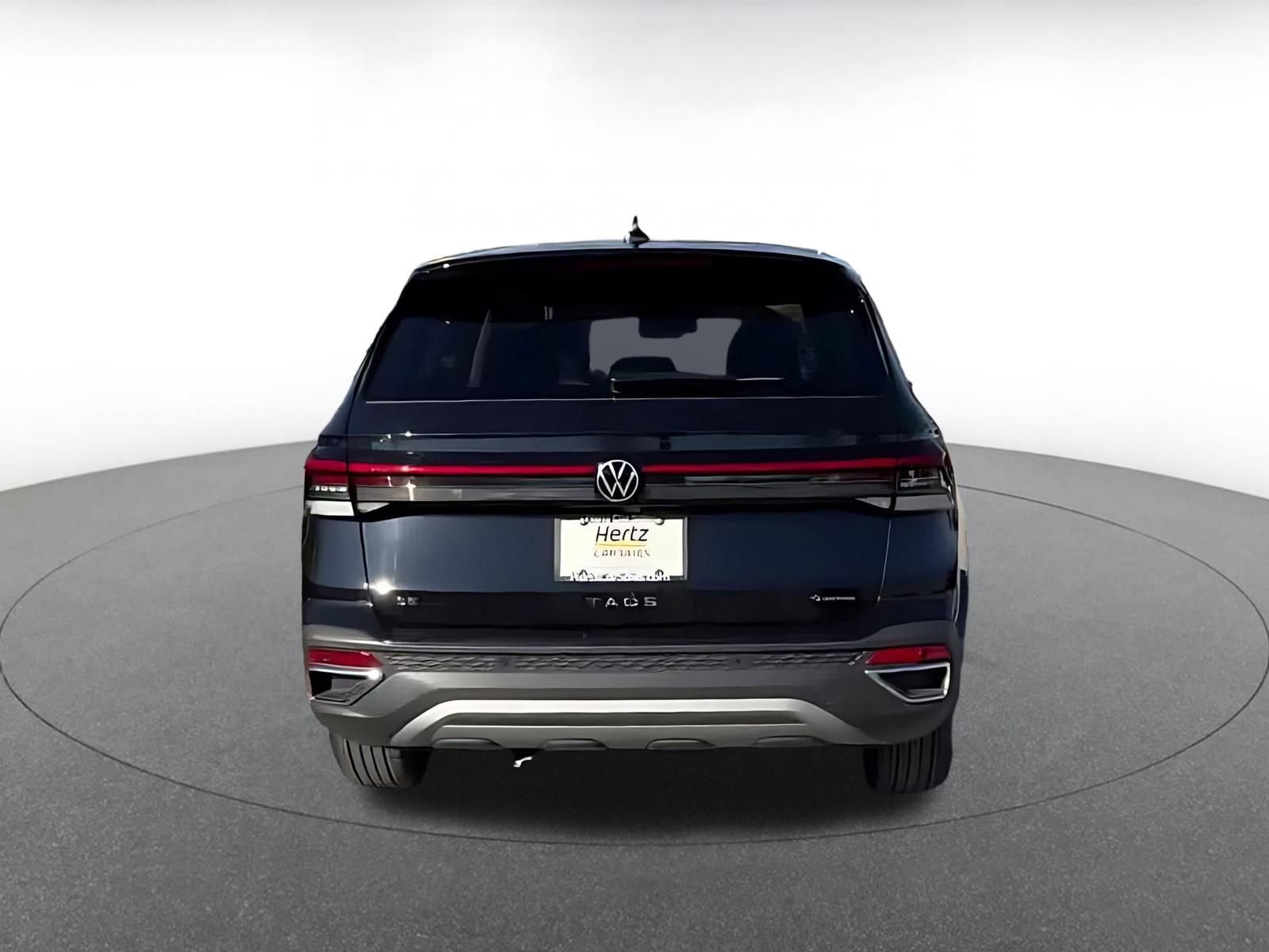 Used 2025 Volkswagen Taos SE image 12