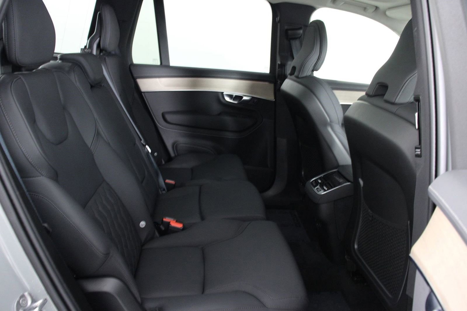 Certified 2026 Volvo XC90 B6 Plus image 30