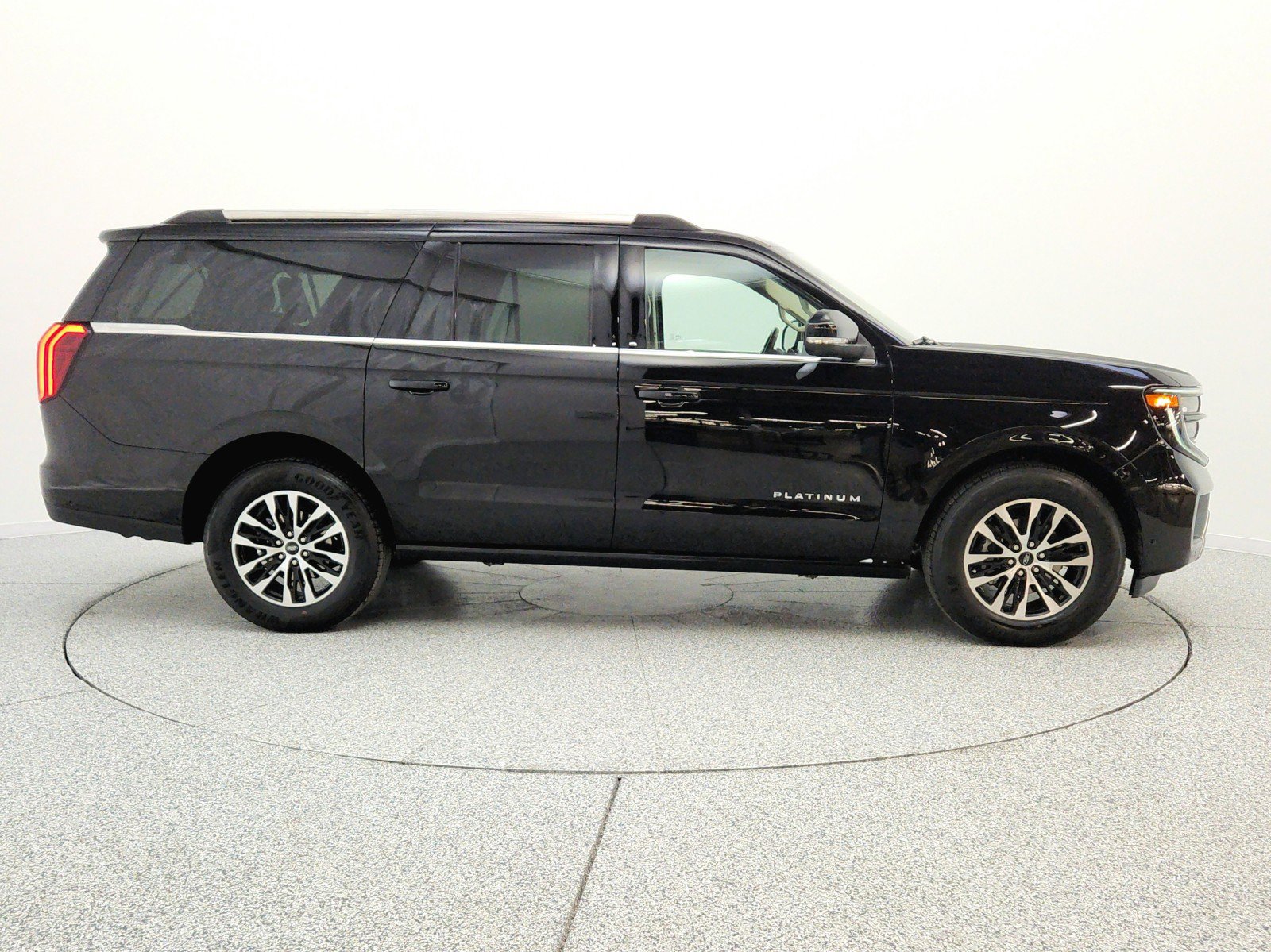 Used 2025 Ford Expedition Max Platinum AWD/4WD image 4