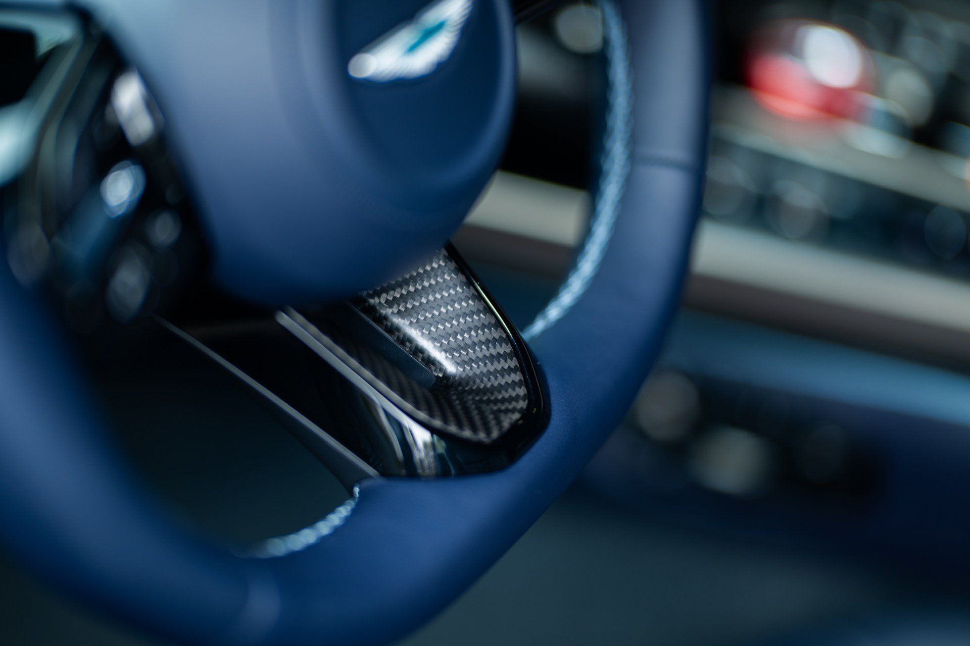 Used 2025 Aston Martin Vanquish RWD image 43