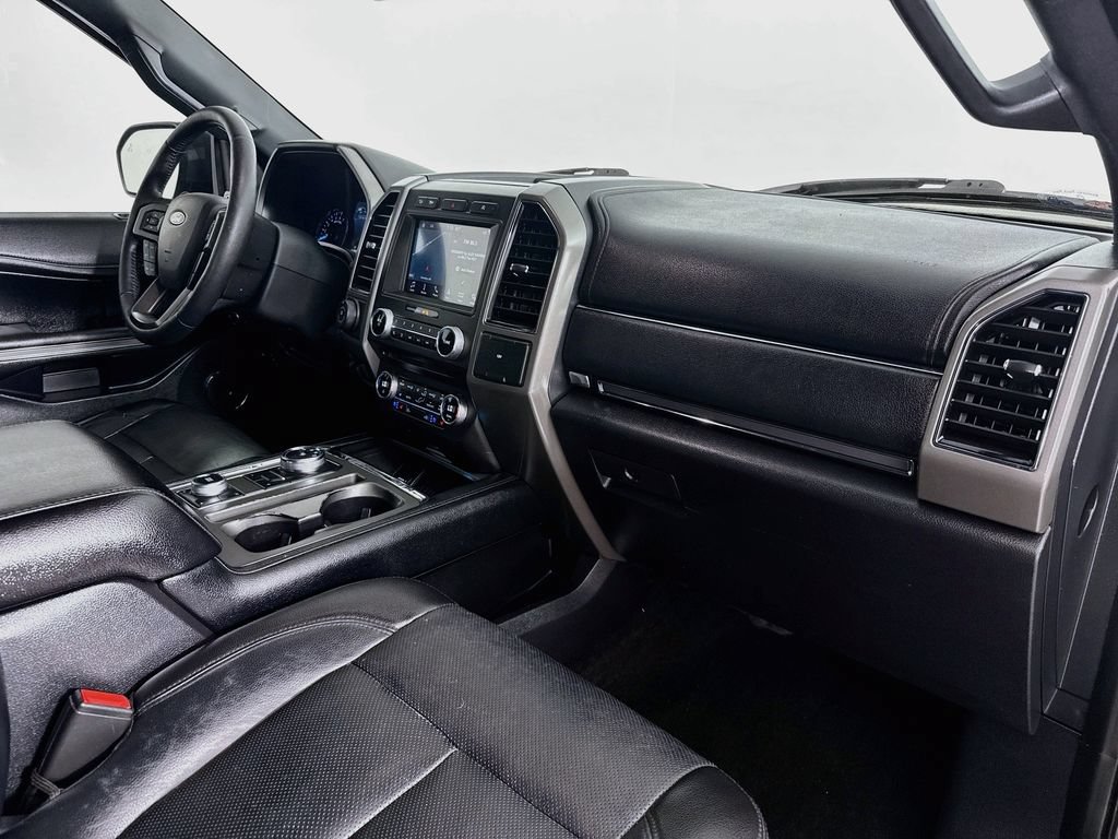 Used 2018 Ford Expedition XLT w/ Equipment Group 202A AWD/4WD image 31