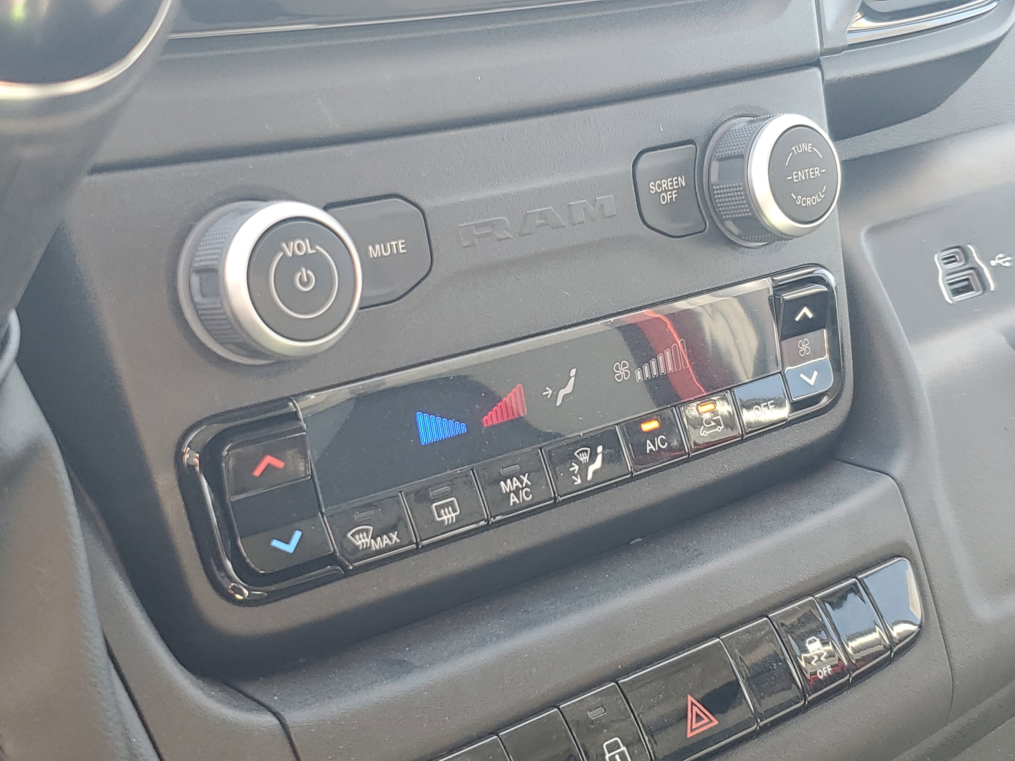 Used 2025 RAM ProMaster 2500 w/ Convenience Group image 16