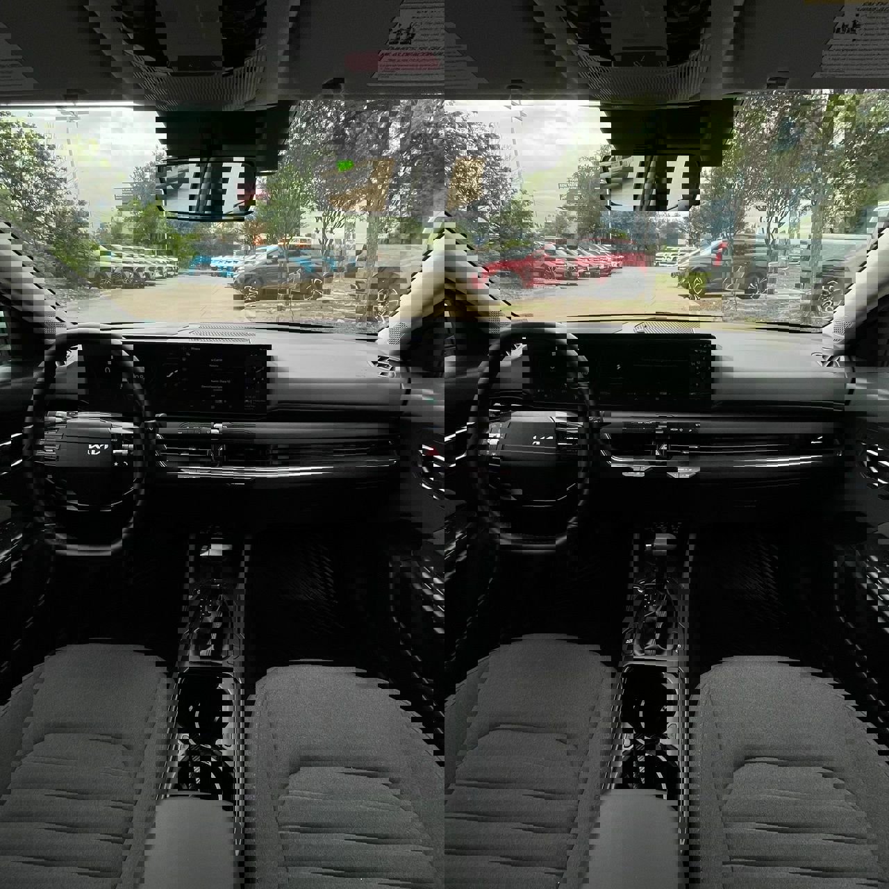 Used 2025 Kia K4 EX image 10