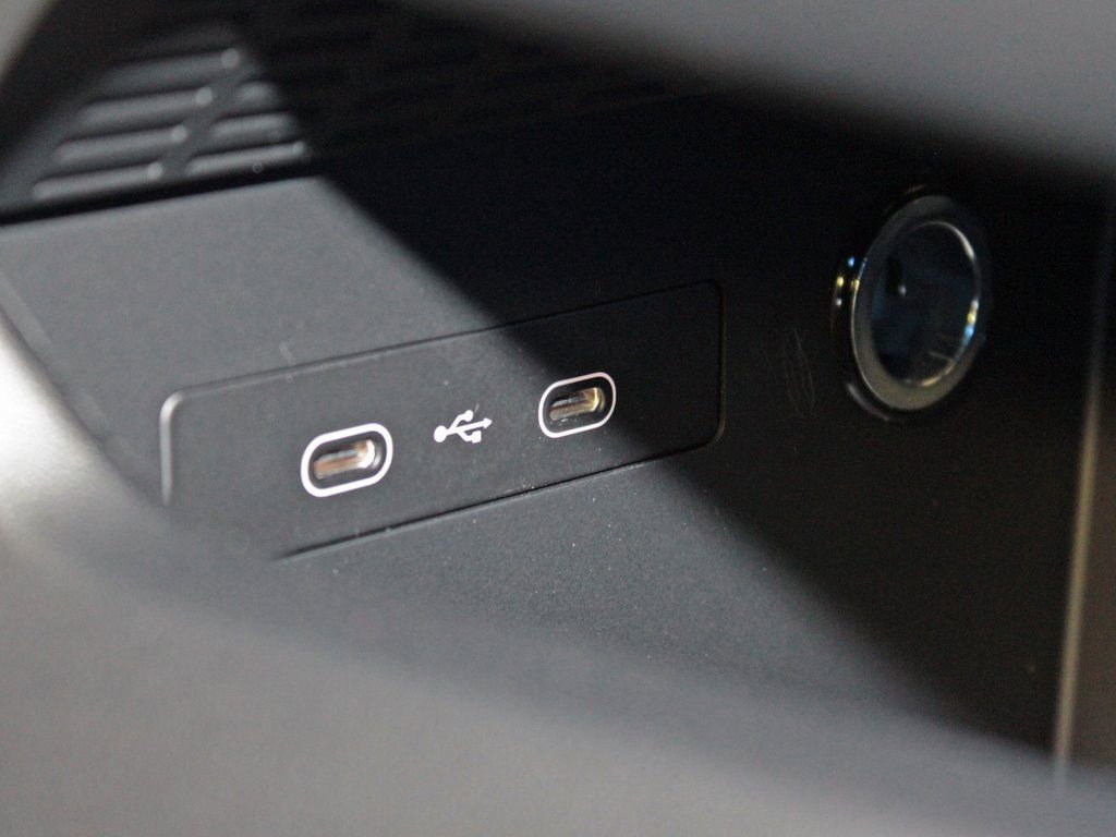 Certified 2025 Porsche Macan Turbo Electric AWD/4WD image 33