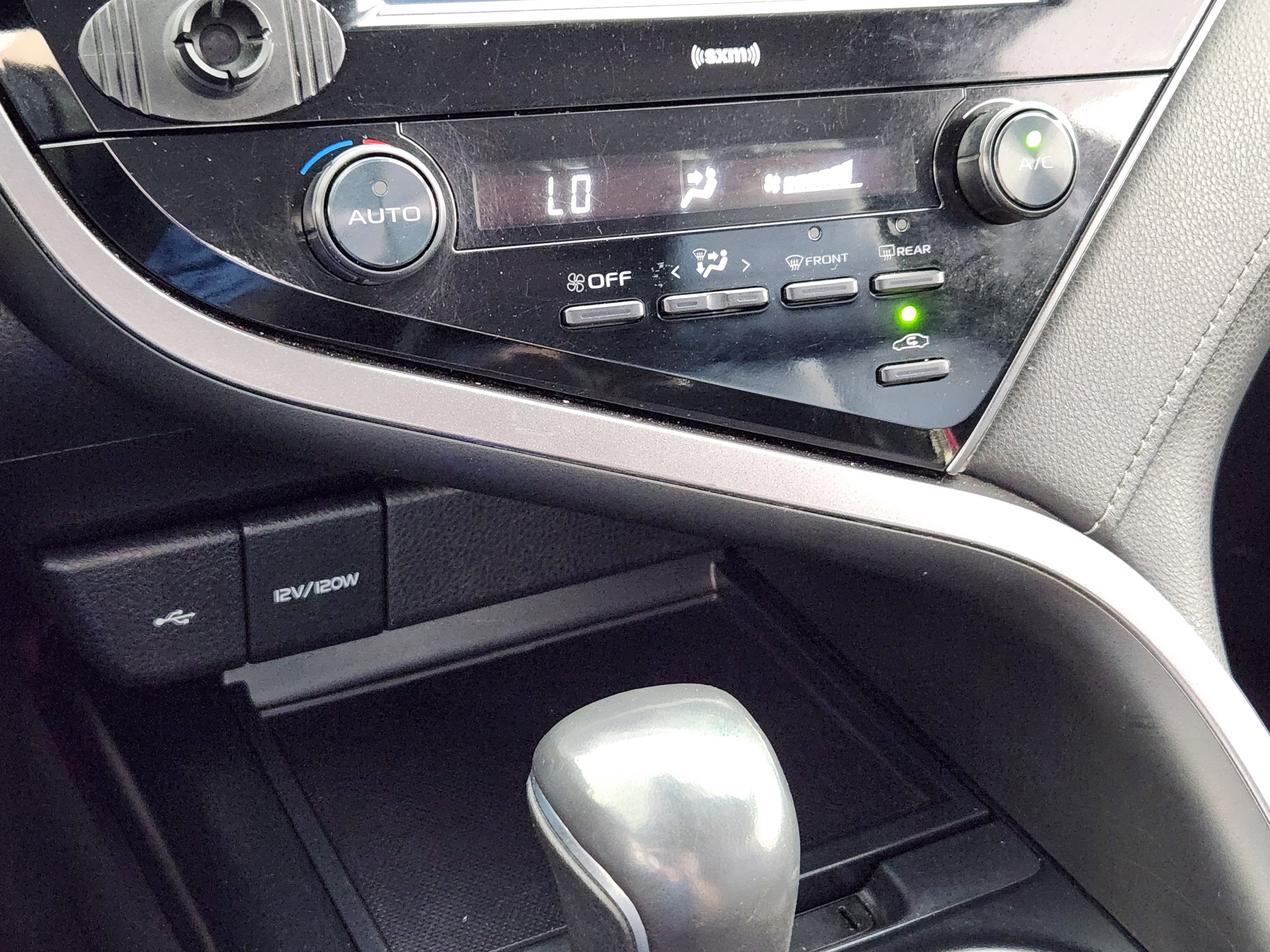 Used 2020 Toyota Camry SE FWD image 24