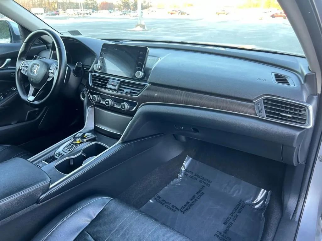 Used 2018 Honda Accord Touring image 15