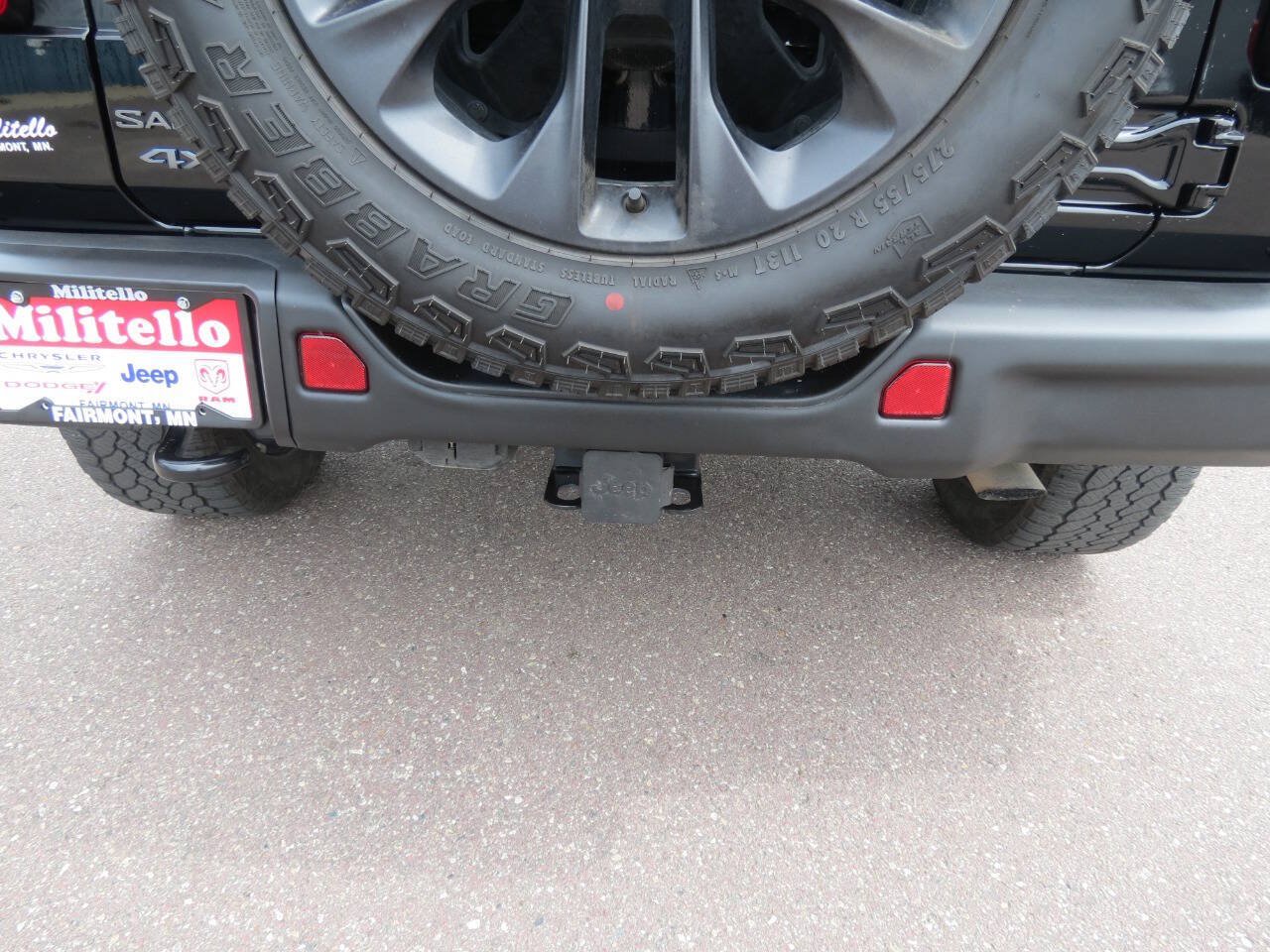 Used 2025 Jeep Wrangler Unlimited Sahara AWD/4WD image 8