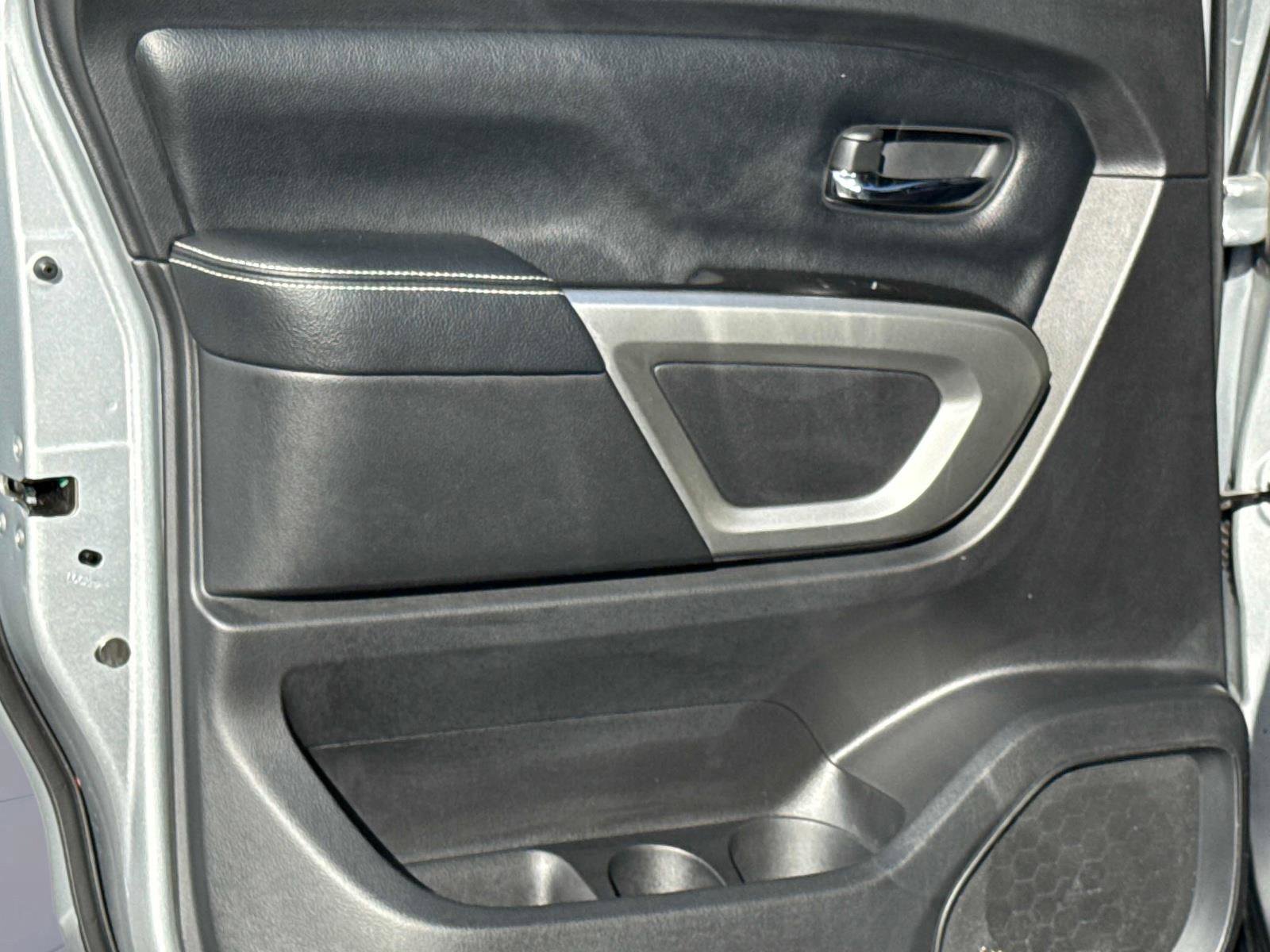 Used 2019 Nissan Titan PRO-4X image 12