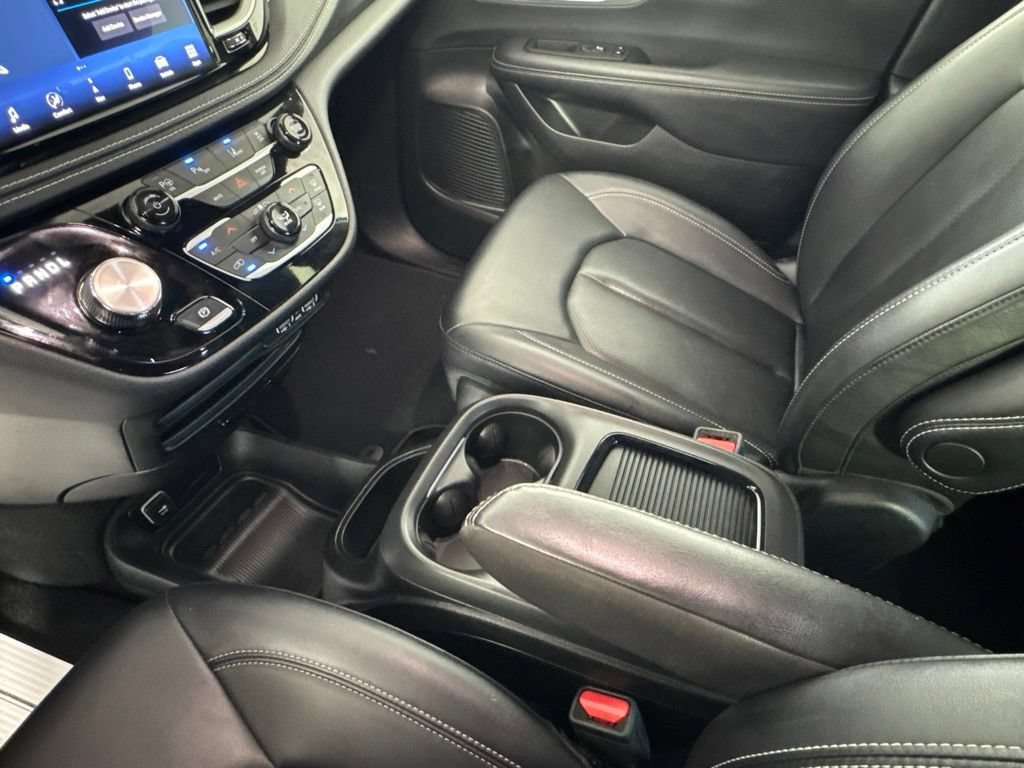 Certified 2024 Chrysler Pacifica Limited FWD image 22