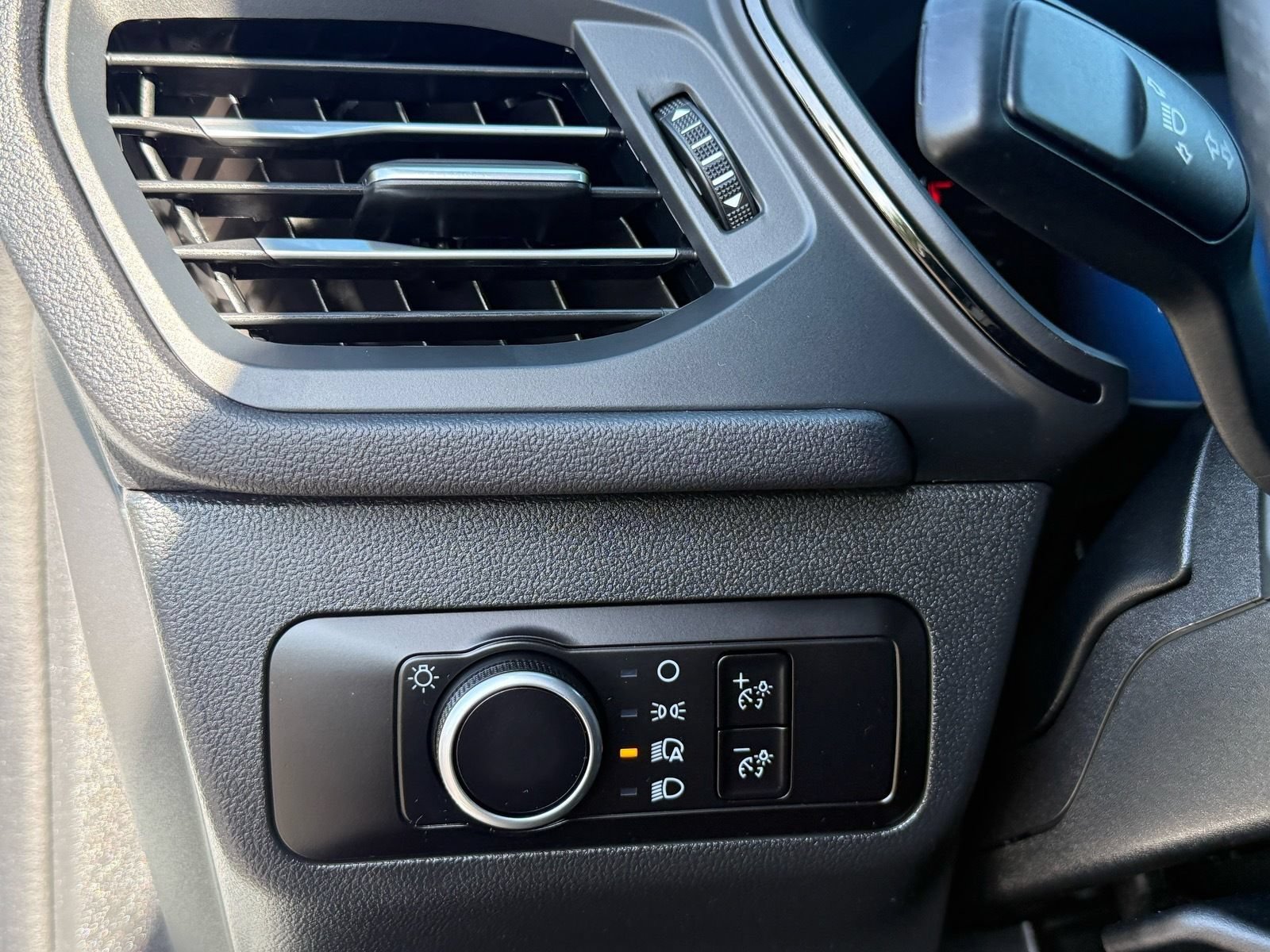 Used 2025 Ford Escape ST-Line FWD image 15