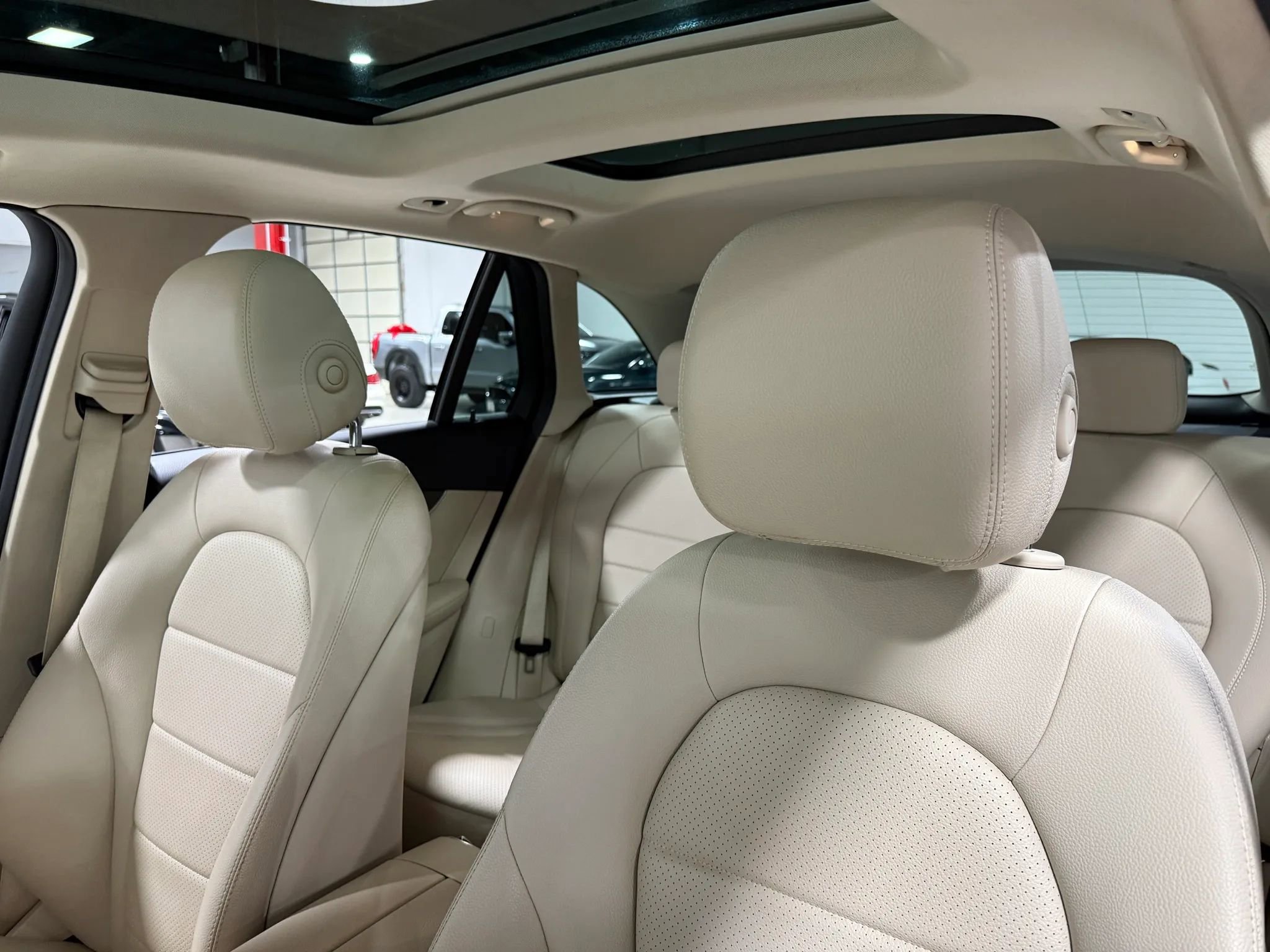 Used 2019 Mercedes-Benz GLC 300 4MATIC w/ Premium Package image 17