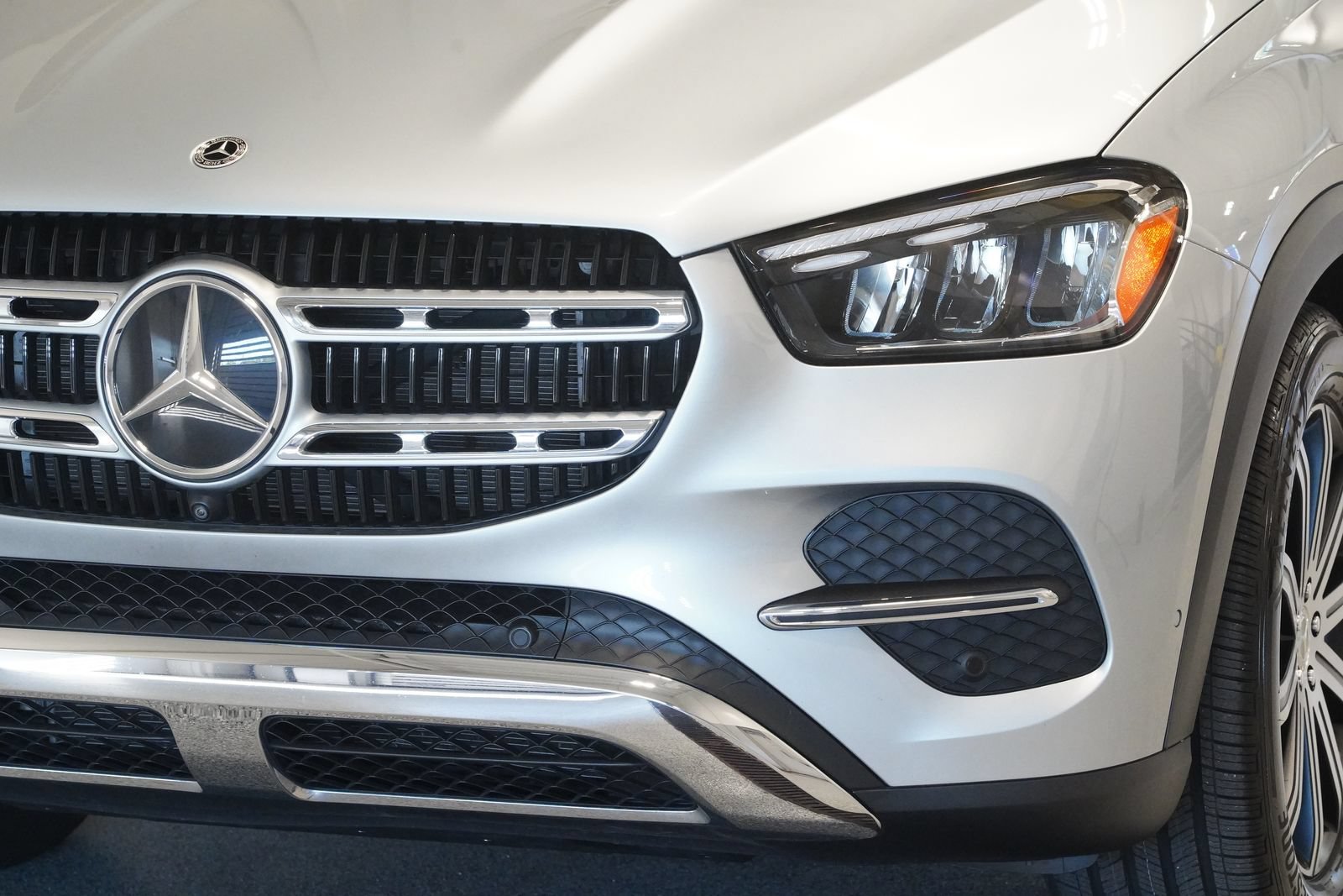 Certified 2025 Mercedes-Benz GLE 450e 4MATIC image 6