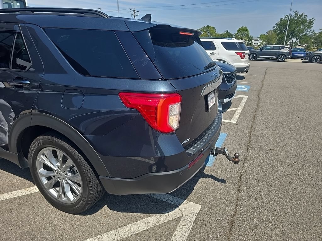 Used 2022 Ford Explorer XLT w/ Equipment Group 202A AWD/4WD image 7
