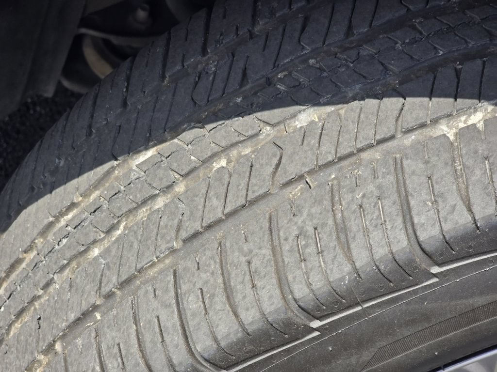 Used 2019 Jeep Cherokee Latitude Plus w/ Comfort/Convenience Group FWD image 7