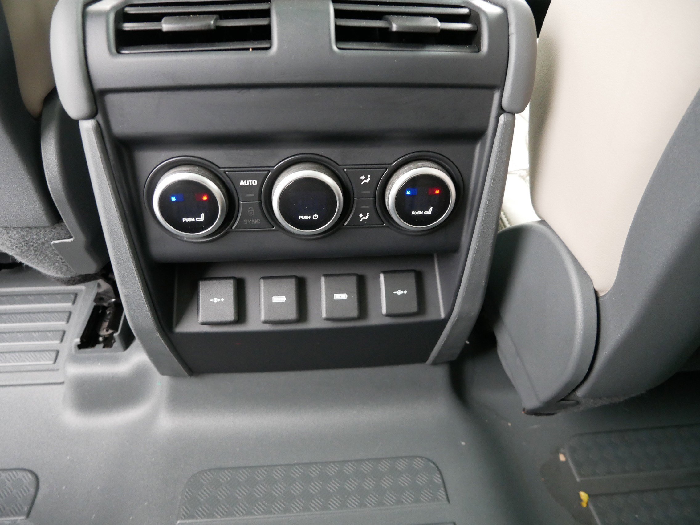 Used 2020 Land Rover Defender 110 image 19