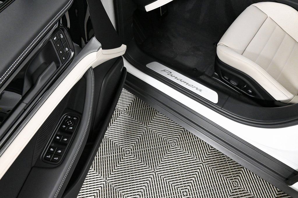 Used 2025 Porsche Panamera image 8