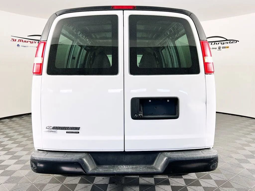 Used 2015 Chevrolet Express 2500 image 7