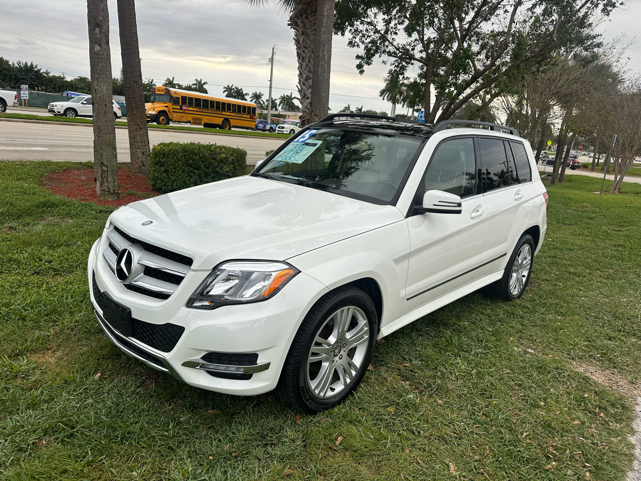 Used 2015 Mercedes-Benz GLK 350 4MATIC image 2