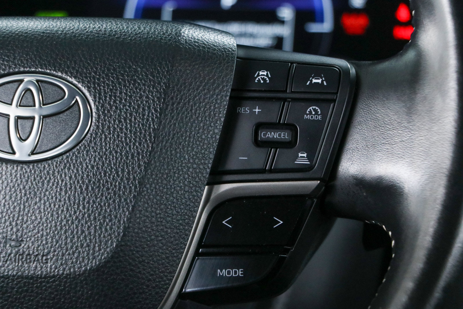 Used 2025 Toyota Camry SE FWD image 14