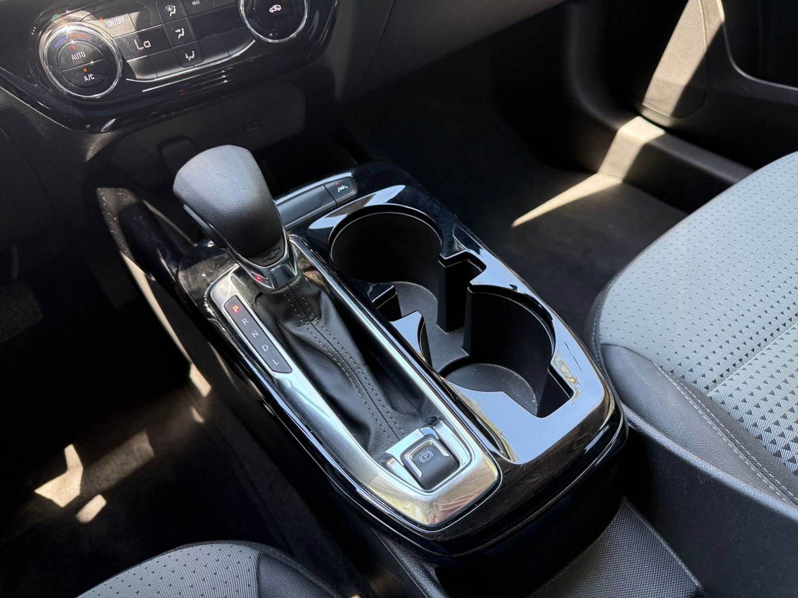 Used 2025 Chevrolet Trax LT FWD image 41