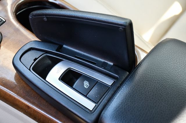 Used 2015 Mercedes-Benz SLK 250 image 30