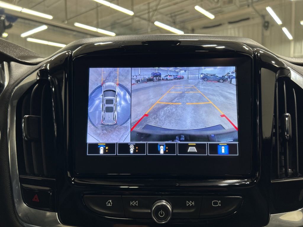 Used 2023 Chevrolet Traverse RS image 24