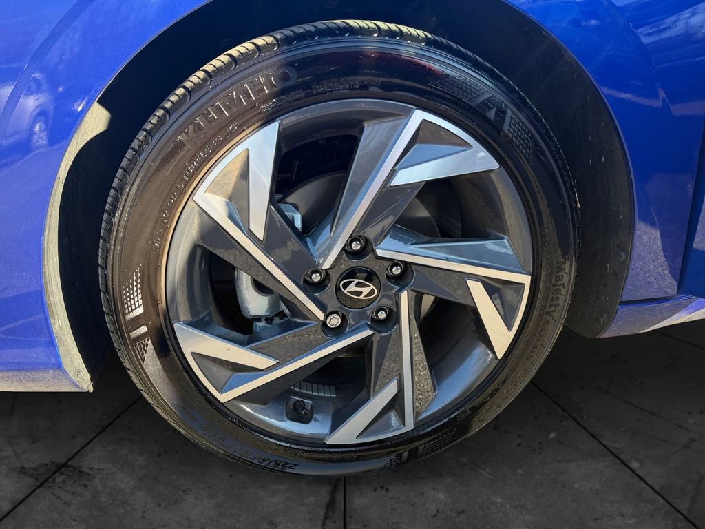 Certified 2025 Hyundai Elantra Sport image 14