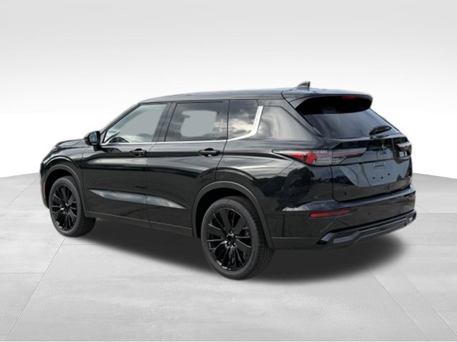 New 2026 Mitsubishi Outlander LE FWD image 3