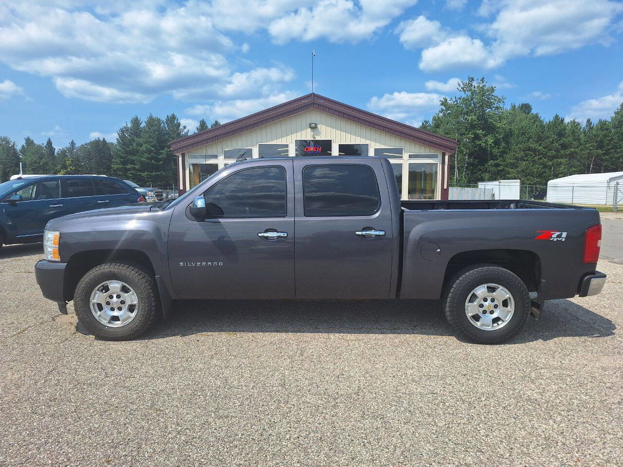 Used 2010 Chevrolet Silverado 1500 LT image 1