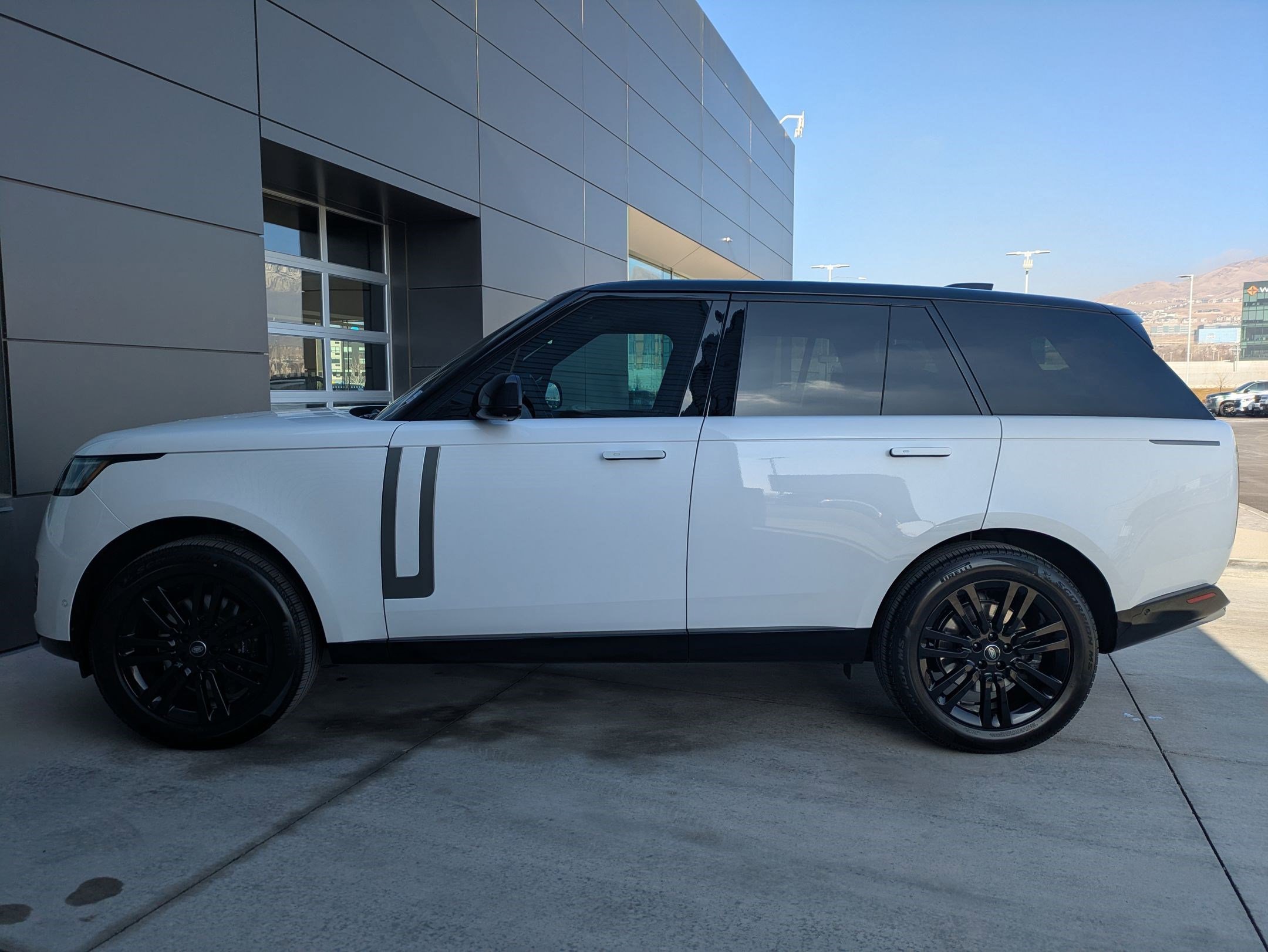 Certified 2023 Land Rover Range Rover SE image 11