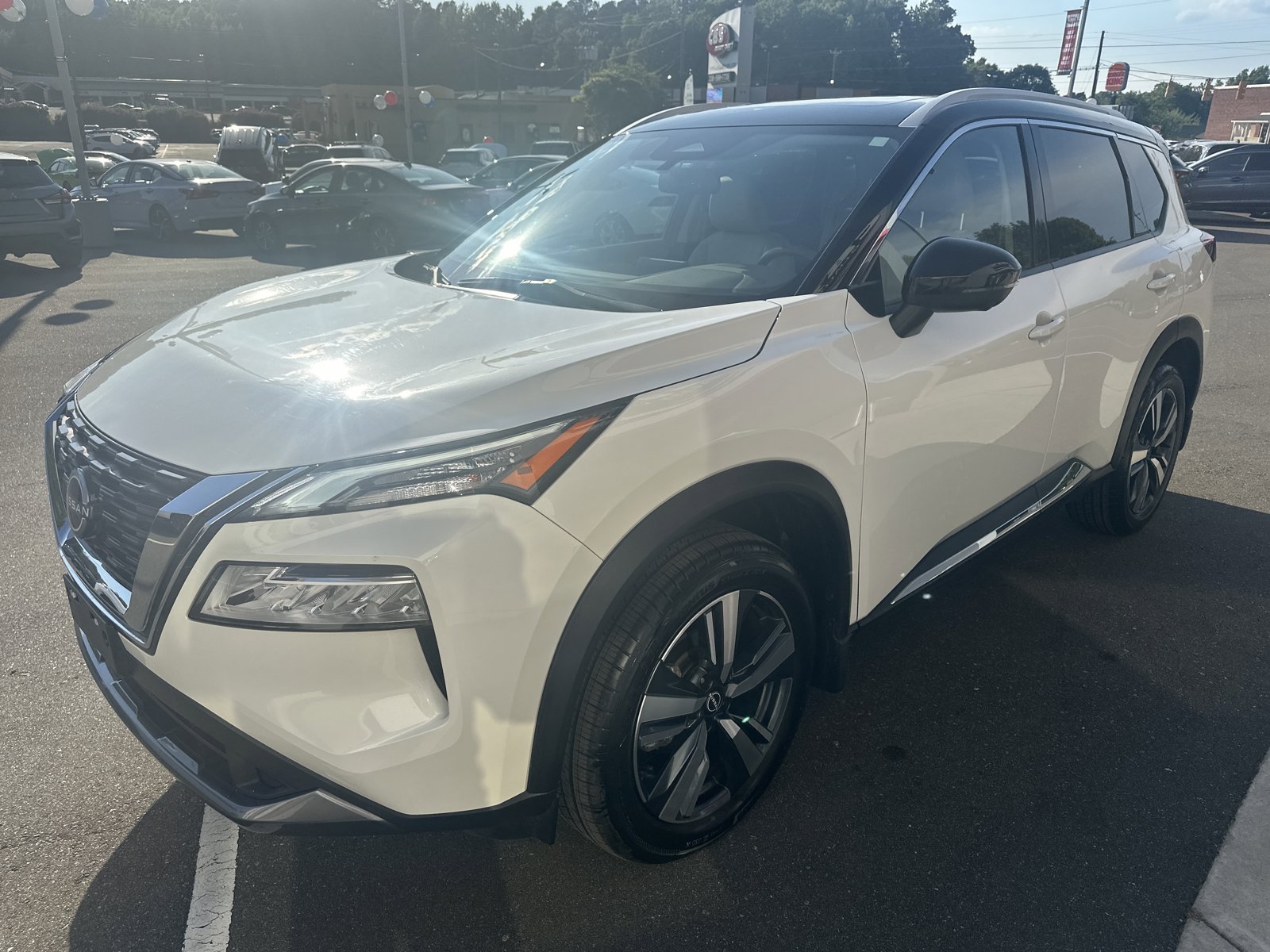 Used 2023 Nissan Rogue SL AWD/4WD image 4