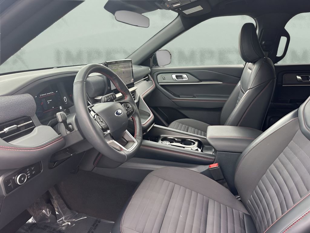 Used 2025 Ford Explorer ST-Line w/ ST-Line Street Pack image 9