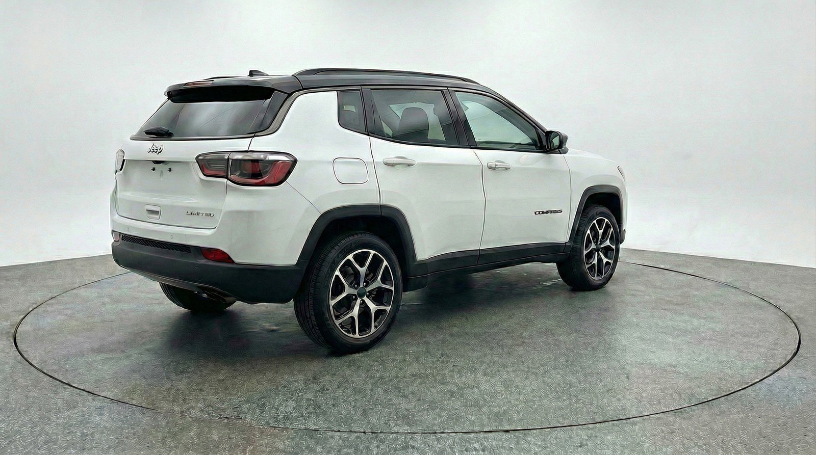 Used 2025 Jeep Compass Limited AWD/4WD image 9