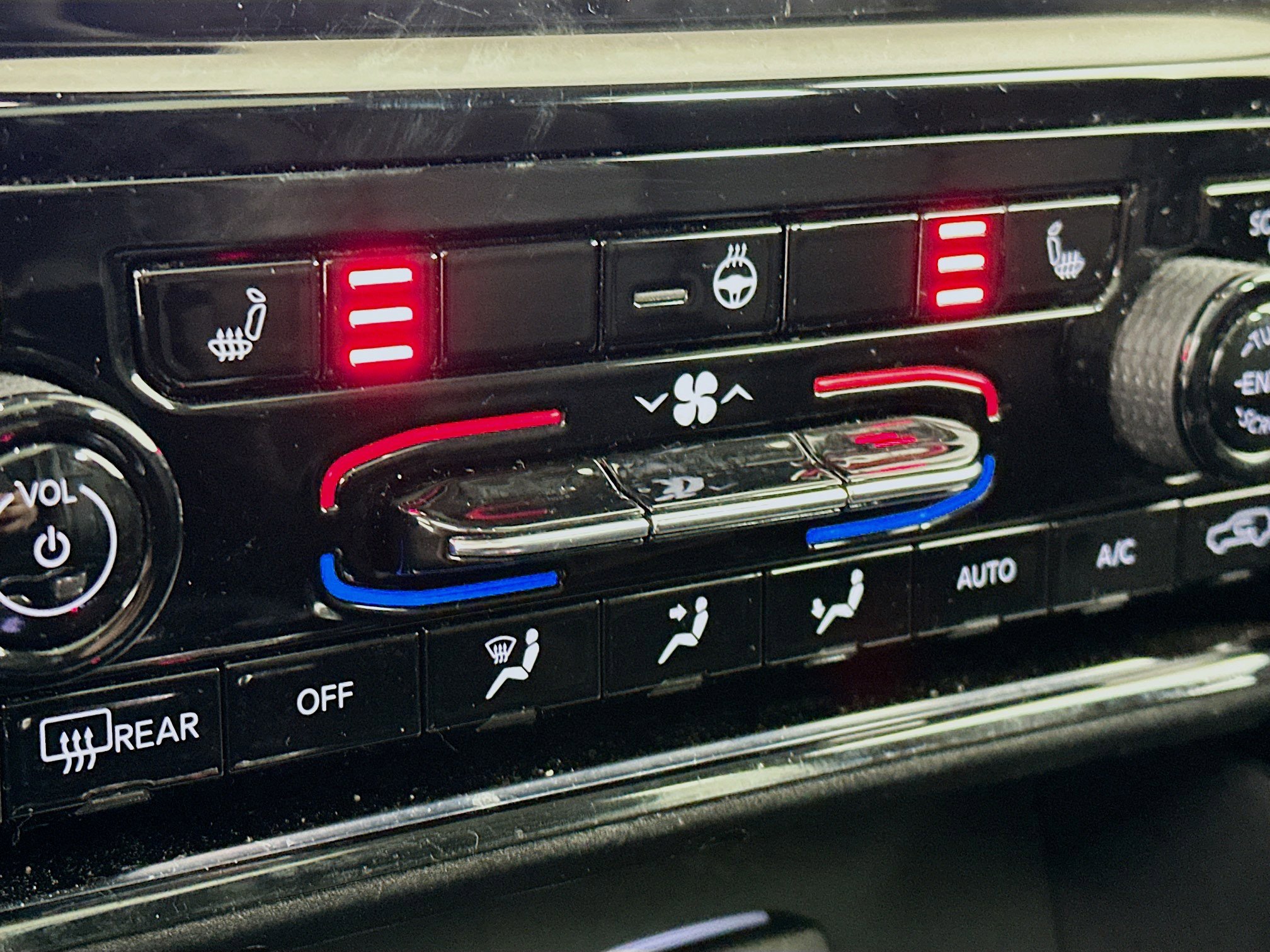 Used 2023 Jeep Grand Cherokee Limited image 26