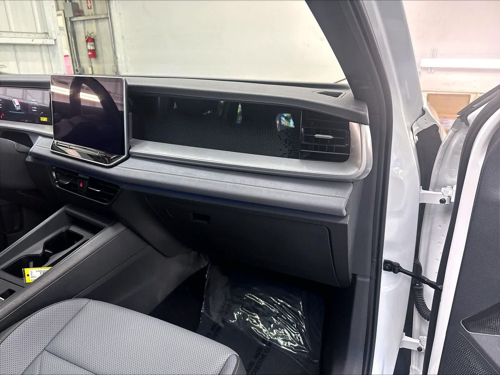Certified 2026 Volkswagen Tiguan SE R-Line AWD/4WD image 29