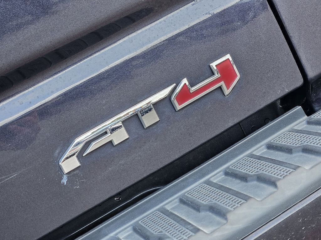 Used 2022 GMC Sierra 1500 AT4 w/ AT4 Preferred Package AWD/4WD image 8