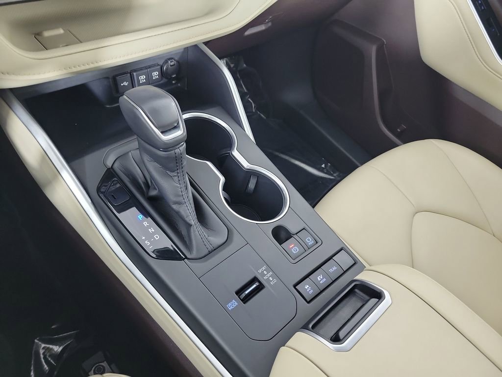 Certified 2020 Toyota Highlander XLE AWD/4WD image 18