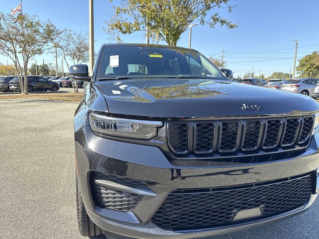 New 2025 Jeep Grand Cherokee Altitude image 9