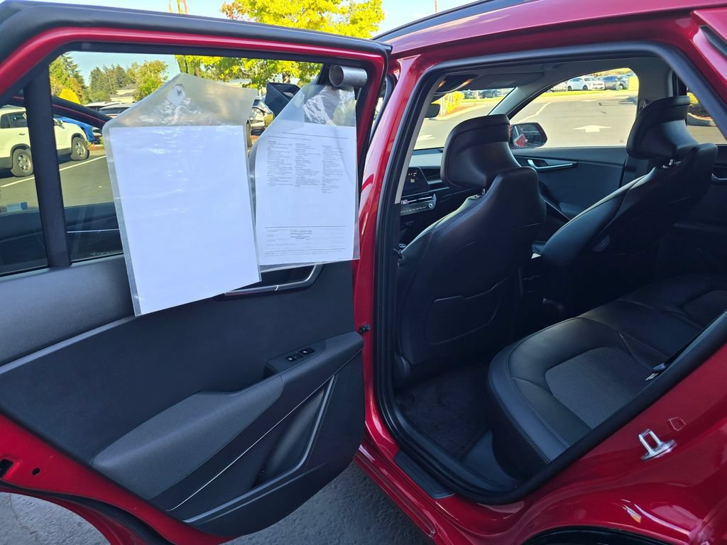 Certified 2023 Kia Niro Wind w/ Wind Preserve Package FWD image 9