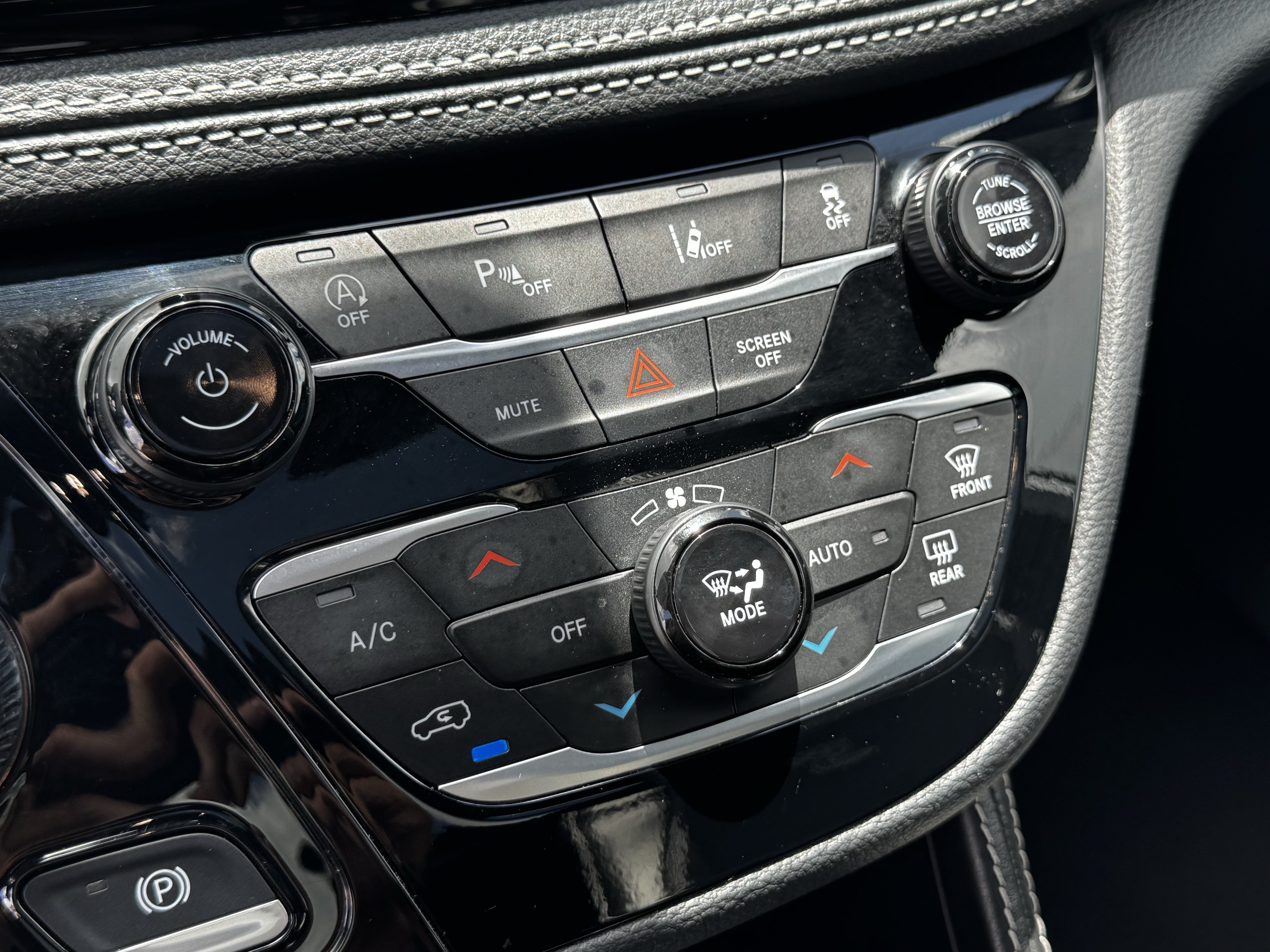 Used 2025 Chrysler Pacifica Limited FWD image 20