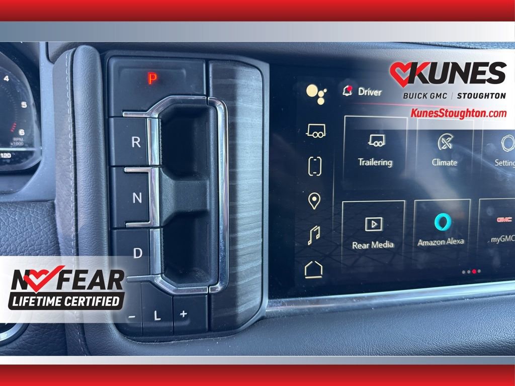 Used 2024 GMC Yukon Denali w/ Denali Reserve Package image 32