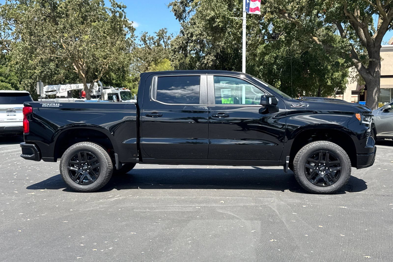 New 2026 Chevrolet Silverado 1500 LT Trail Boss w/ LT Trail Boss Premium Package AWD/4WD image 2