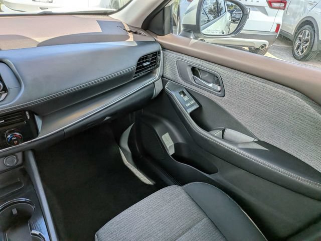 Used 2021 Nissan Rogue SV FWD image 17