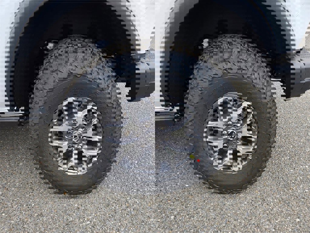 New 2025 Ford Bronco Badlands image 9