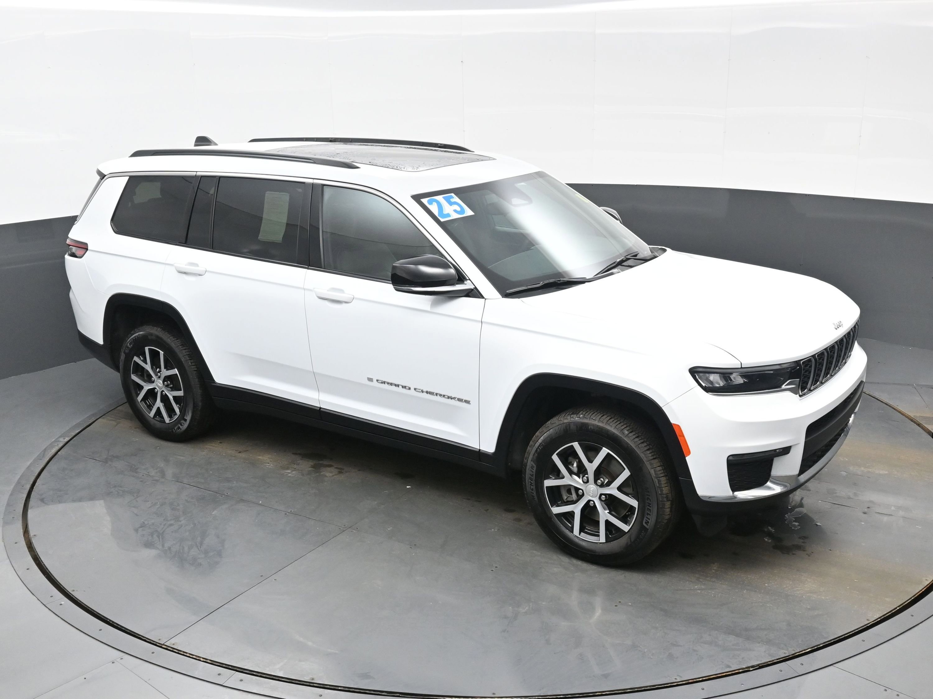 Used 2025 Jeep Grand Cherokee L Limited image 41