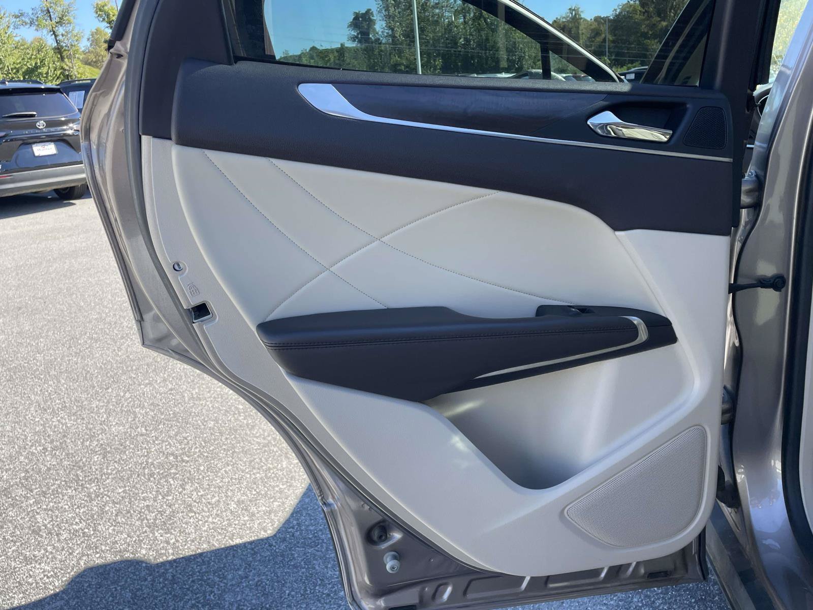 Used 2019 Lincoln MKC Reserve AWD/4WD image 2