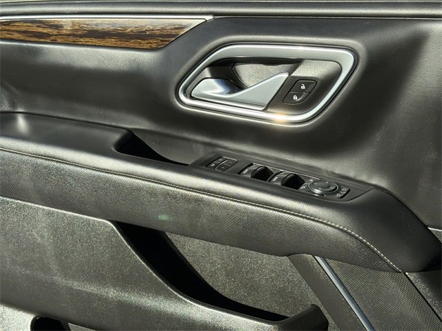 Used 2023 Chevrolet Suburban Premier image 32