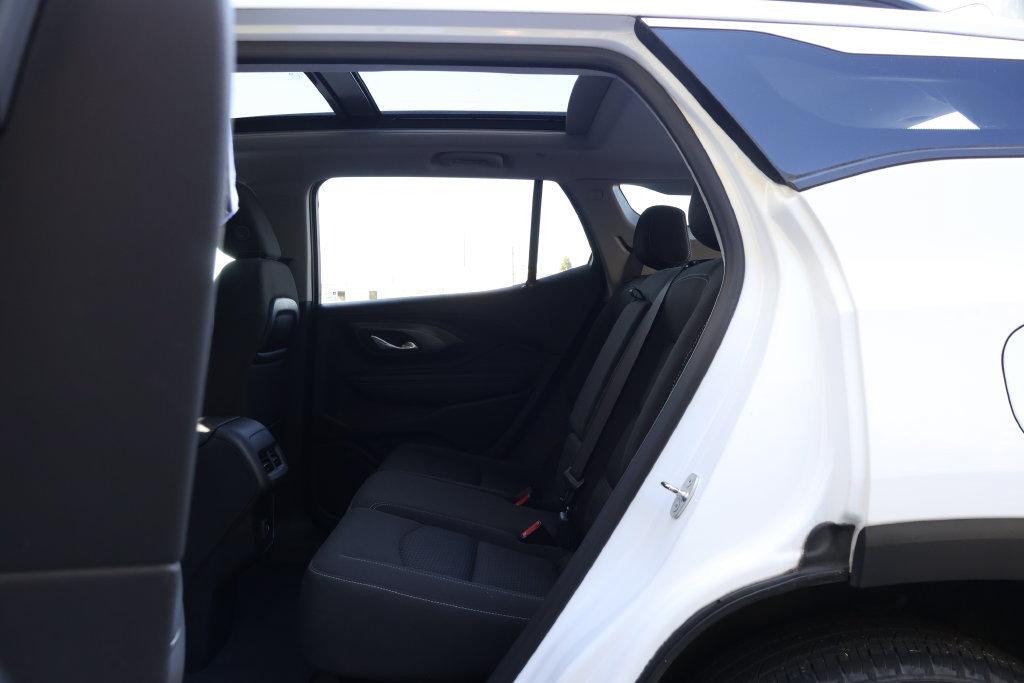 Certified 2023 GMC Terrain SLE w/ Driver Convenience Package FWD image 43