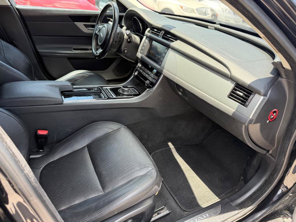 Used 2017 Jaguar XF Prestige RWD image 15